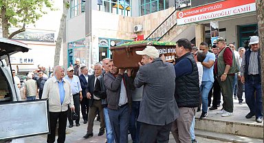 Memleketine dönerken kazada ölen yaşlı adam son yolcuğuna uğurlandı