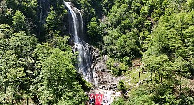 Mençuna Şelalesi'ne doğa yürüyüşü düzenlendi