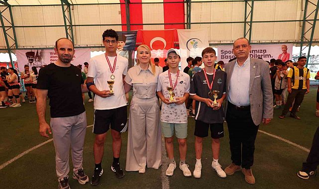 Merkezefendi turnuvalarında dereceye giren genç sporculara ödülleri takdim edildi