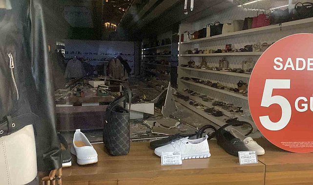 Mersin Forum AVM'deki iş yerinde asma cam tavan çöktü: 2 yaralı