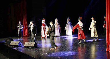 Mersin'de Çerkes müziği ve dansı rüzgarı esti