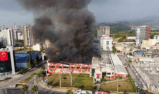 Mersin'deki fabrika yangını sürüyor: Son durum havadan görüntülendi