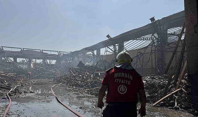 Mersin'deki fabrika yangınında soğutma çalışmaları sürüyor