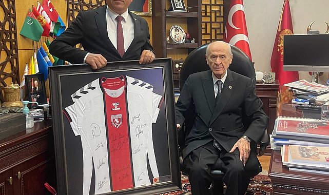 MHP Lideri Bahçeli'ye Samsunspor forması hediye edildi