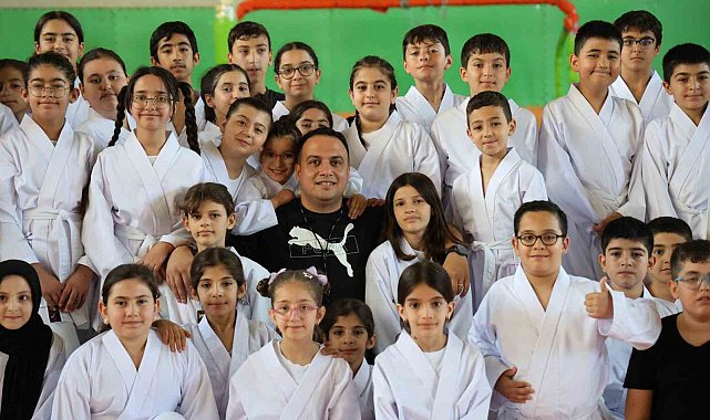 Milli antrenör polisten örnek davranış: 90 çocuğa gönüllü kurs veriyor