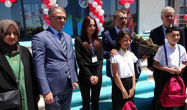 Milli Eğitim Bakanı Tekin, Erciş Bilim ve Sanat Merkezi'nin açılışını yaptı