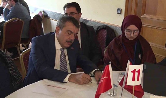 Milli Eğitim Bakanı Tekin, Öğrenci Çalıştayı'nda gençlerle buluştu