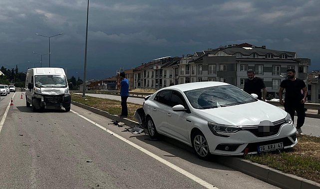 Minibüs ile otomobil çarpıştı : 1 yaralı