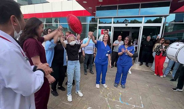 Minik Benay son kemoterapisini aldı, bando eşliğinde uğurlandı