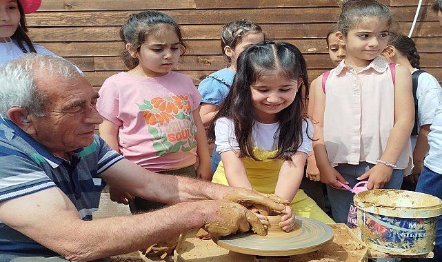 Minik eller çömlekle buluştu