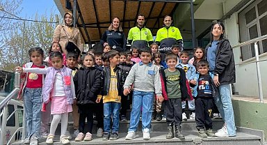 Minik öğrencilerden anlamlı ziyaret