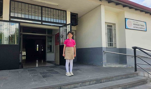 Minikler işaret diliyle şiir okudu