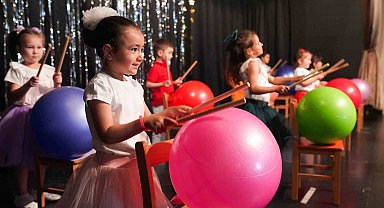 Minikler yıl sonu gösterilerinde hünerlerini sergiledi