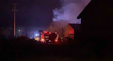 Mobilya imalathanesinde yangın paniği