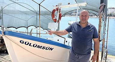 Mobilya ustası, 'gülümsün' ismini verdiği kayığı ile çocukluk hevesini gideriyor