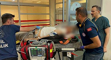 Motosiklet bariyerlere çarptı: 1 ağır yaralı