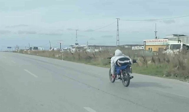 Motosiklet sürücüsü trafik kurallarına meydan okudu