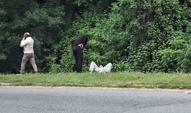 Motosikleti ile seyir halindeyken silahla vuruldu