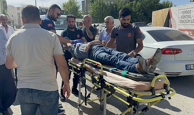 Motosikletin çarptığı yaya yaralandı