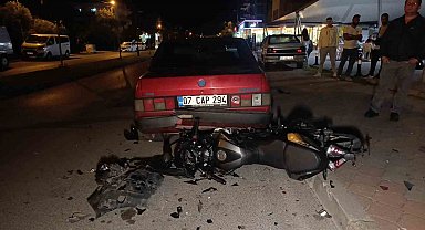 Motosikletli gençlerin ölümle burun buruna geldiği kaza kamerada