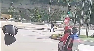 Motosiklette 4 kişilik tehlikeli yolculuk kamerada