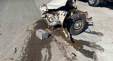 Muğla'daki kazada otomobil ikiye ayrıldı