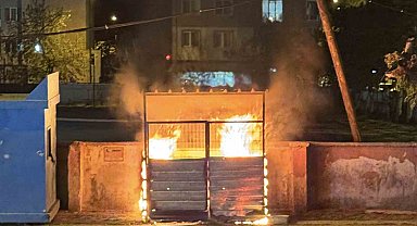 Muratlı Belediyesi'ne ait konteyner alev alev yandı