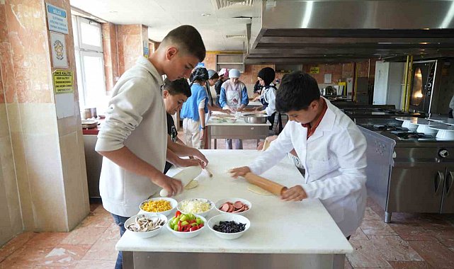 Muş'ta beceri atölyesi açıldı: Öğrenciler mesleklerle tanışıyor