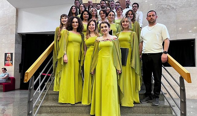 Müzik öğretmenleri İzmir'den ödülle döndü