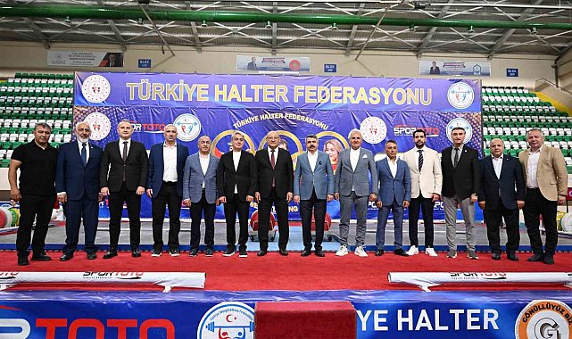 Naim Süleymanoğlu Spor Kompleksi'nde halter rüzgarı