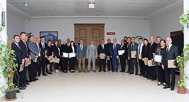 Niğde Valisi Çelik'ten Tarım İl Müdürlüğü personeline başarı belgesi