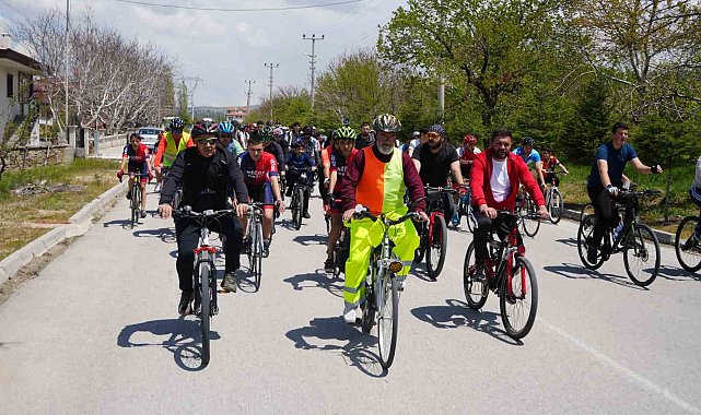 Niğde'nin tarihi rotasında yüzlerce sporcu pedal çevirdi