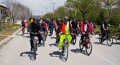 Niğde'nin tarihi rotasında yüzlerce sporcu pedal çevirdi