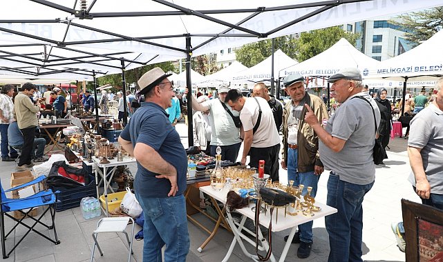 Nostalji ve geçmişe ilgi duyanlar Melikgazi Antika Pazarı'nda buluşuyor