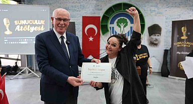 Odunpazarı Belediyesi Sunuculuk Atölyesi'nden mezuniyet coşkusu