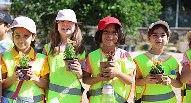 Öğrenciler Başkan Çerçioğlu ile doğa sevgisini öğreniyor