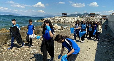 Öğrencilerden Mudanya sahillerinde temizlik operasyonu