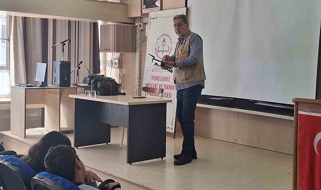 Öğrencilere drone dersi