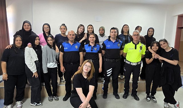 Öğrencilere polislik mesleği ve güvenli yaşam eğitimi