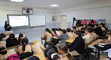 Öğrencilere sıfır atık politikaları anlatılıyor