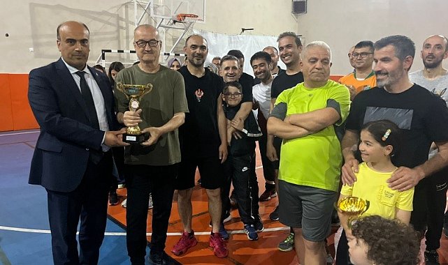 Öğretmenler arası voleybol turnuvası Tavşanlı'da sona erdi