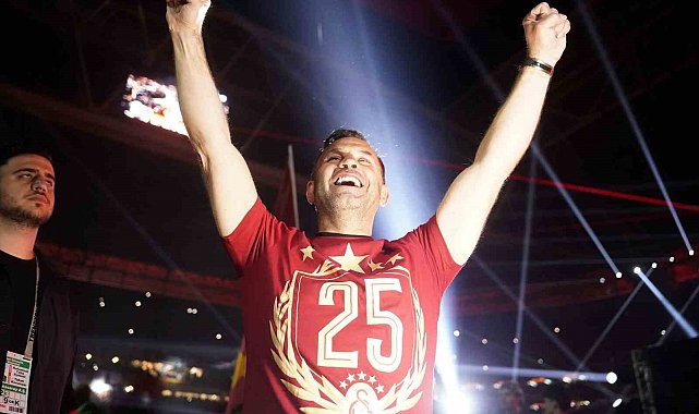 Okan Buruk üst üste 3, toplamda 4. kez şampiyon yaptı