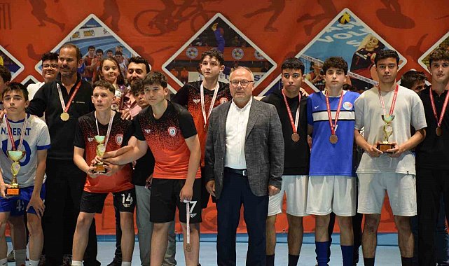 Okul Sporları futsal müsabakaları sona erdi