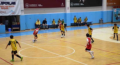 Okul Sporları futsal müsabakaları tamamlandı