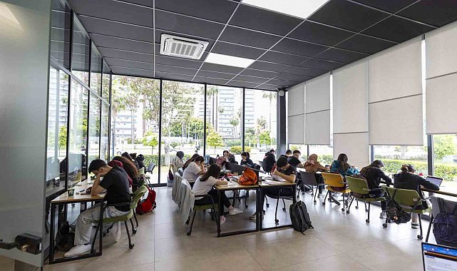 Okuma salonları gençlere güvenli ve konforlu ortam sunuyor