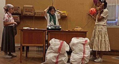 Ortaokul öğrencilerinin tiyatro performansı tam not aldı