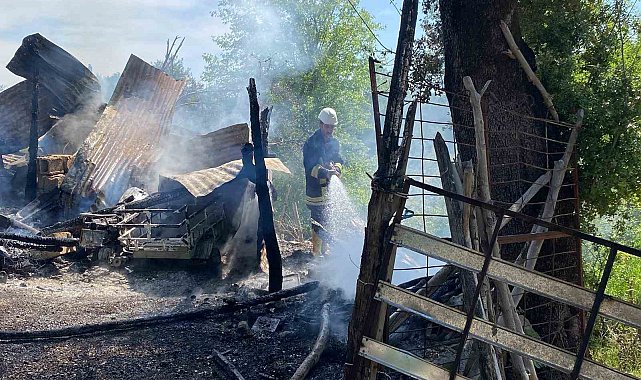 Osmaniye'de ahşap ev yangında kül oldu