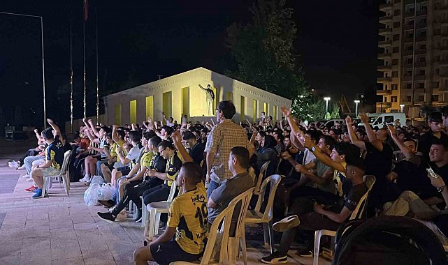 Osmaniye'de, Fenerbahçe'nin şampiyonluğu coşkuyla kutlandı