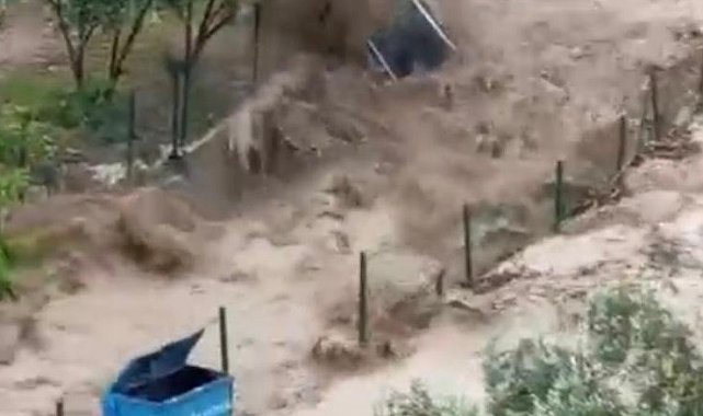 Osmaniye'de onlarca araç sel sularına kapıldı