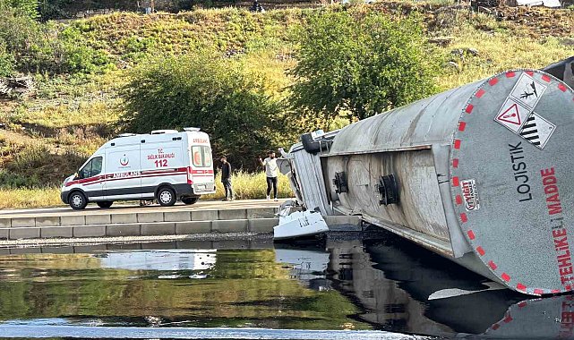 Osmaniye'de petrol yüklü tanker devrildi